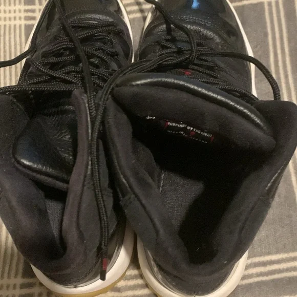 Youth Jordans - Picture 6 of 10